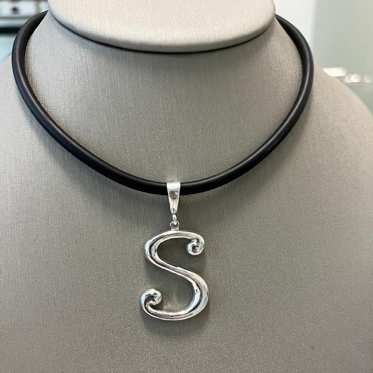 925 Sterling Silver Magnet Closure Black Rubber Chocker