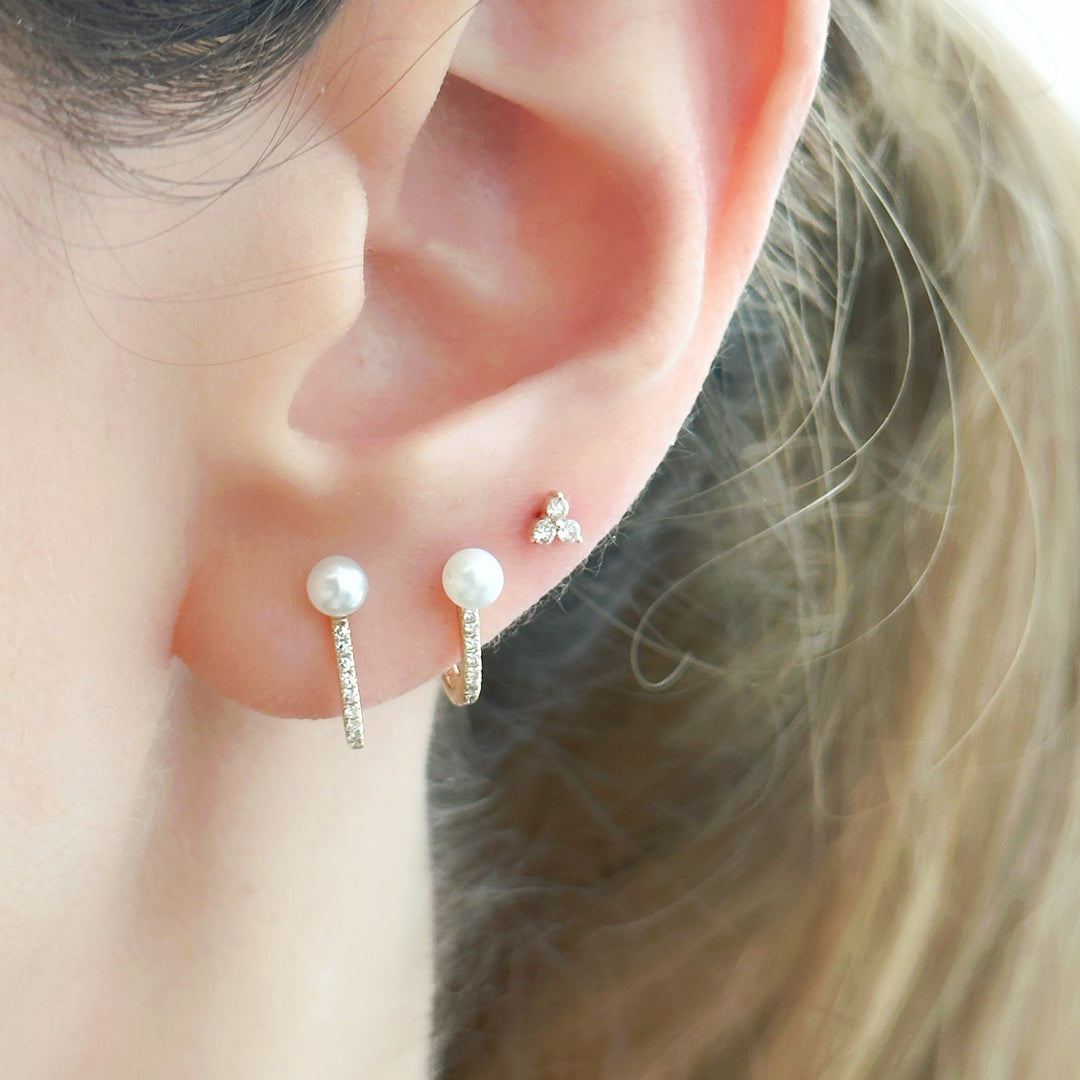 Single pearl and diamond earring studs